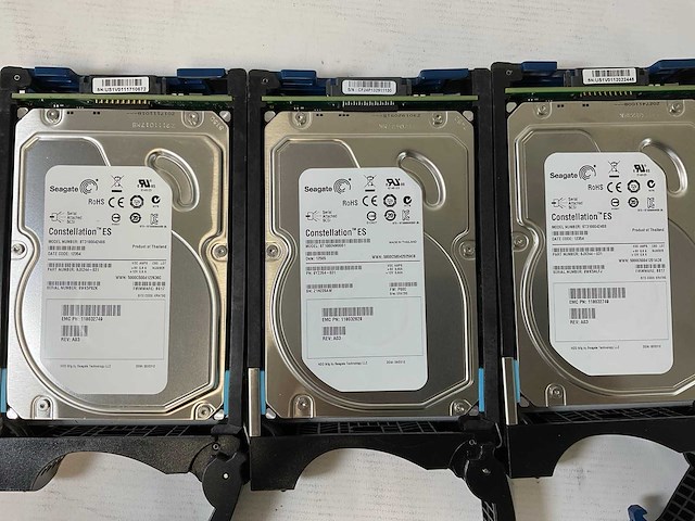 Emc (ktn-stl3) 10x 1 tb sas(st31000424ss) - 1x 1 tb sas(st1000nm0001) disk array enclosure - afbeelding 7 van  9