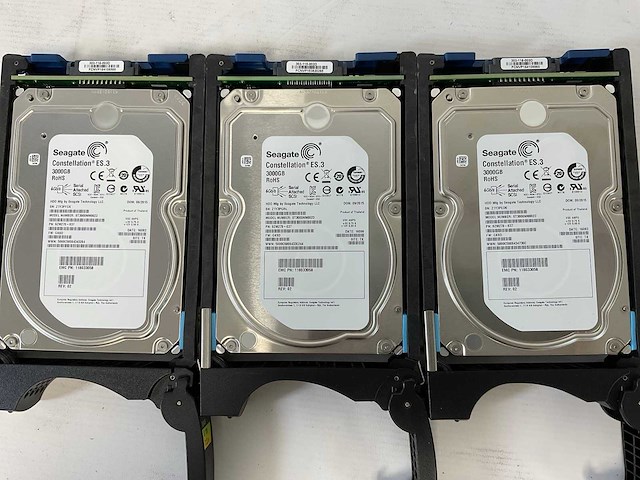 Emc (ktn-stl3) 11x 3 tb sas(st3000nm0023) - 2x 3 tb sas(hus724030als640) - 2x 4 tb sas(0f27003) disk array enclosure storage - afbeelding 10 van  12