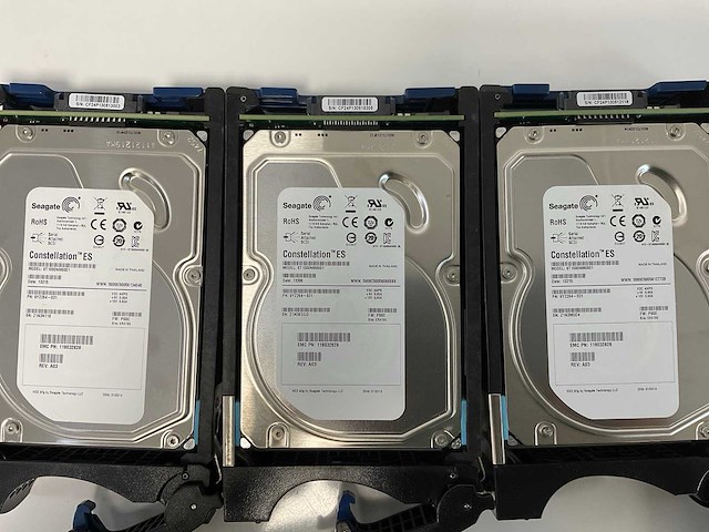 Emc (ktn-stl3) 11x1 tb sas(st1000nm0001) disk array enclosure - afbeelding 9 van  10