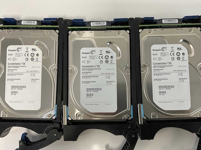 Emc (ktn-stl3) 11x1 tb sas(st1000nm0001) disk array enclosure - afbeelding 10 van  10