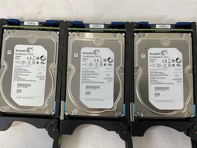 Emc (ktn-stl3) 12x 3 tb sas(st3000nm0023) - 1x 3 tb sas(hus724030als640) - 1x 4 tb sas(0f27003) disk array enclosure storage - afbeelding 4 van  12