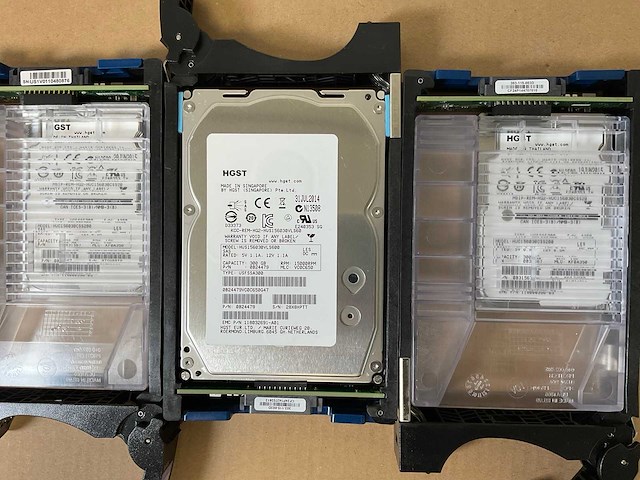 Emc (ktn-stl3) 13x 300 gb sas(hus156030vls600) - 2x 300 gb sas(huc156030css200) disk array enclosure - afbeelding 2 van  11