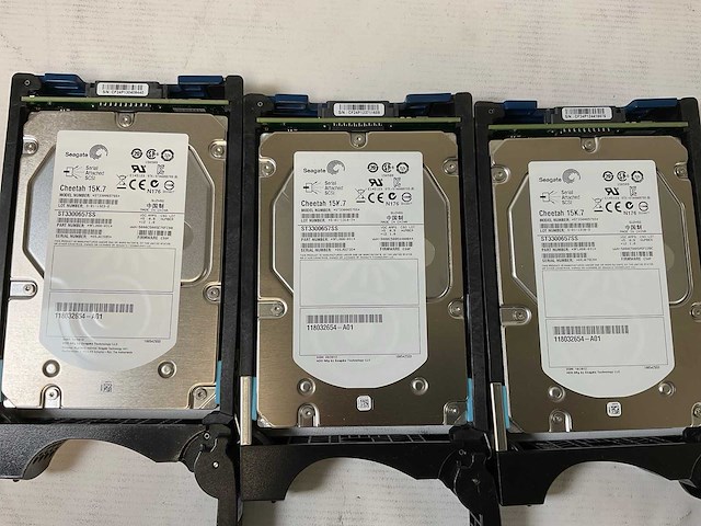 Emc (ktn-stl3) 3x 300 gb sas(hus156030vls60) - 4x 300 gb (st3300657ss) - 4x 300 gb sas(huc156030css200) - 1x 300 gb sas(st300mp0026) 3x 300 gb sas(hdeae02eaa51) disk array enclosure - afbeelding 2 van  12