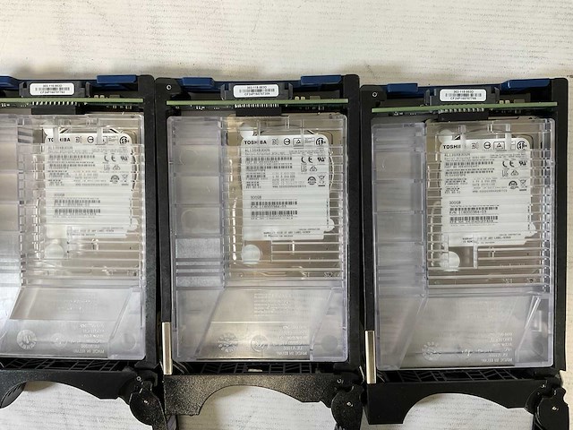 Emc (ktn-stl3) 9x 300 gb sas(hdeae02eaa51) - 3x 300 gb sas(huc156030css200) - 1x 300 gb sas(hus156030vls600) - 1x 300 gb sas(st300mp0026 disk array enclosure - afbeelding 2 van  11