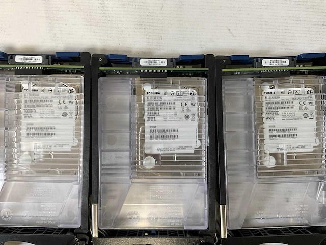 Emc (ktn-stl3) 9x 300 gb sas(hdeae02eaa51) - 3x 300 gb sas(huc156030css200) - 1x 300 gb sas(hus156030vls600) - 1x 300 gb sas(st300mp0026 disk array enclosure - afbeelding 11 van  11