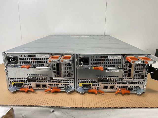 Emc (stpe15) 10x 300 gb sas(st3300657ss) - 1x 300 gb sas(hus156030vls600) disk array enclosure - afbeelding 9 van  13