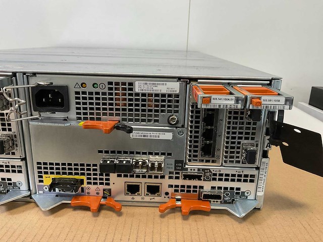 Emc (stpe15) 10x 300 gb sas(st3300657ss) - 1x 300 gb sas(hus156030vls600) disk array enclosure - afbeelding 11 van  13