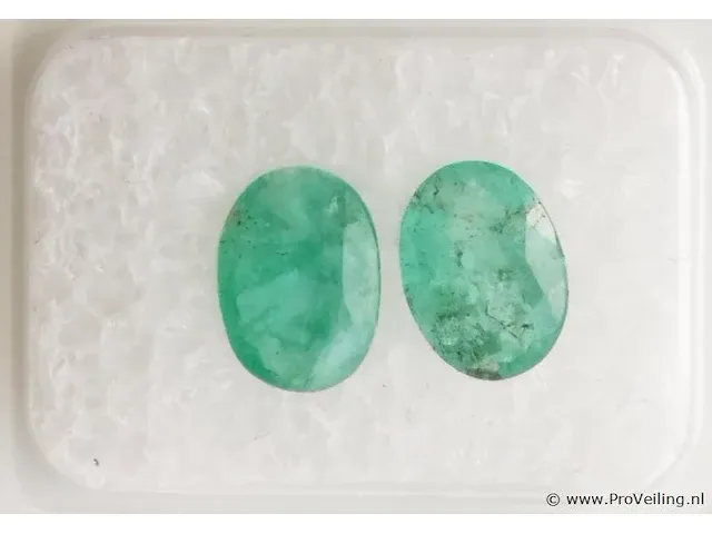 Emerald 1.87ct aig certified - afbeelding 1 van  8