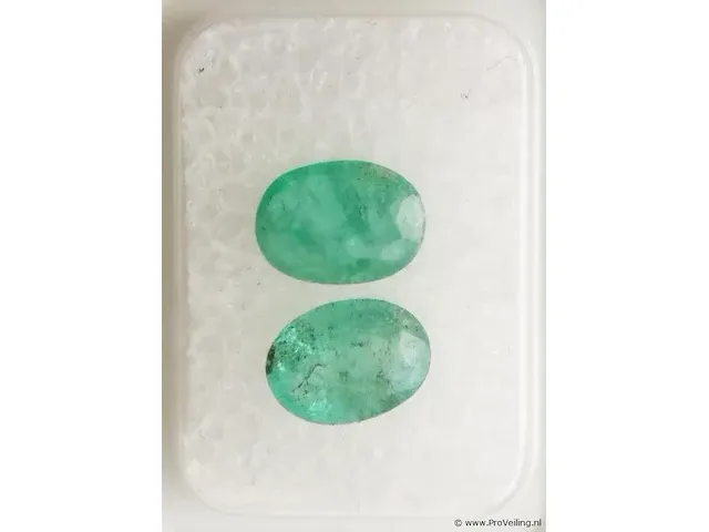 Emerald 1.87ct aig certified - afbeelding 2 van  8