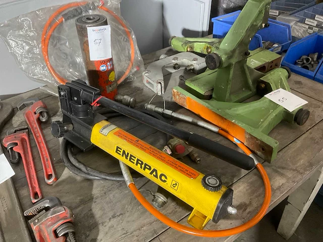 Enerpac pomp en holmatro cilinder - afbeelding 1 van  4