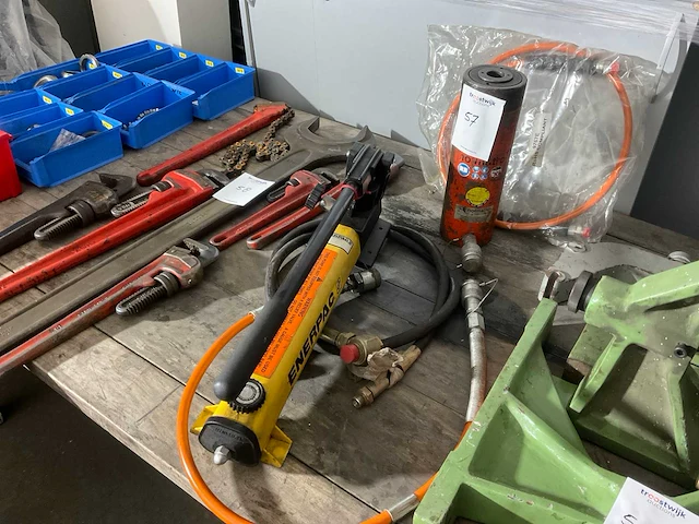 Enerpac pomp en holmatro cilinder - afbeelding 2 van  4