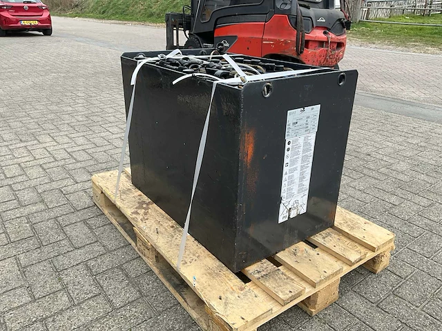 Enersys 48v 4 pzq 552 heftruck accu - afbeelding 1 van  7