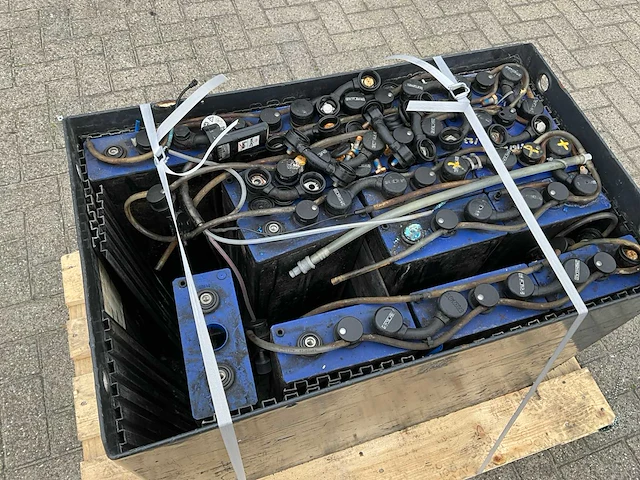 Enersys 48v 4 pzq 552 heftruck accu - afbeelding 6 van  7