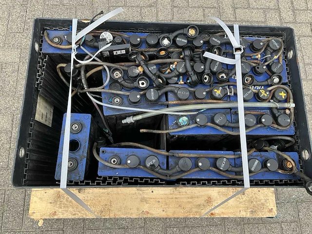 Enersys 48v 4 pzq 552 heftruck accu - afbeelding 7 van  7