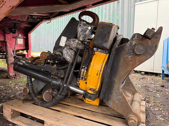 Engcon - 2011 - ec20b-cw30 - draaikantelstuk - afbeelding 1 van  10