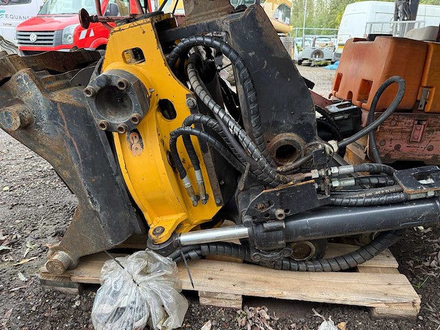Engcon - 2011 - ec20b-cw30 - draaikantelstuk - afbeelding 3 van  10