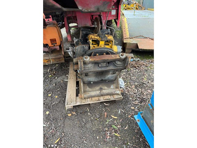 Engcon - 2011 - ec20b-cw30 - draaikantelstuk - afbeelding 5 van  10