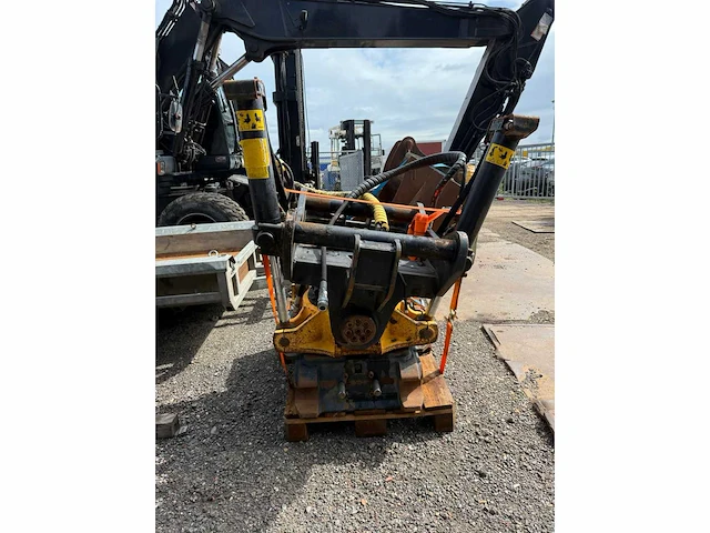 Engcon - 2020 - 233sp-qs80cr - tiltrotator - afbeelding 11 van  11
