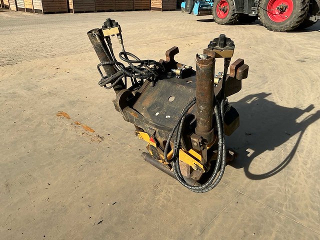 Engcon ec20 cw300w tiltrotator - afbeelding 22 van  26