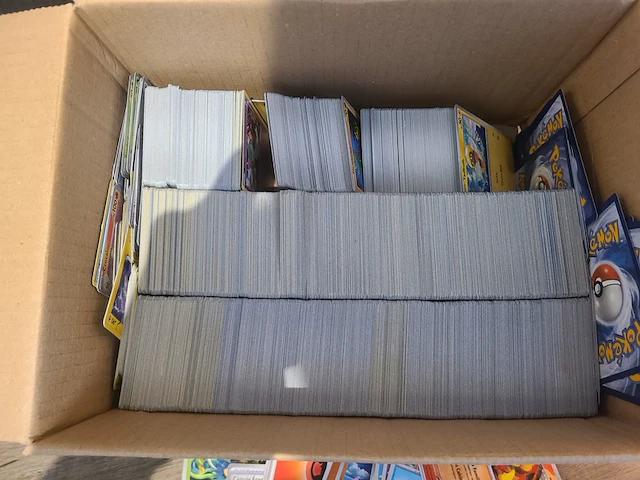 Enorme verzameling pokémon kaarten inclusief gevulde doos - afbeelding 4 van  11