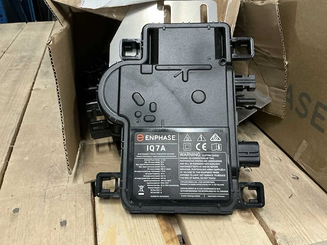 Enphase iq 7a (iq7a-72-m-int) micro omvormer (18x) - afbeelding 1 van  3