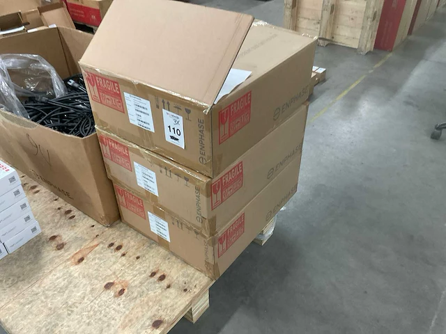 Enphase iq battery 5p pedestal mount row batterij montagebeugel (3x) - afbeelding 1 van  3