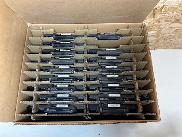 Enphase iq7-60-2-fr micro-omvormer (17x) - afbeelding 2 van  4