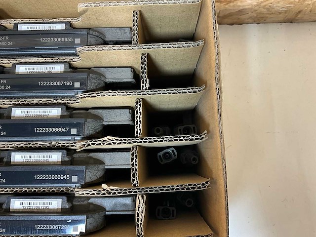 Enphase iq7-60-2-fr micro-omvormer (17x) - afbeelding 3 van  4