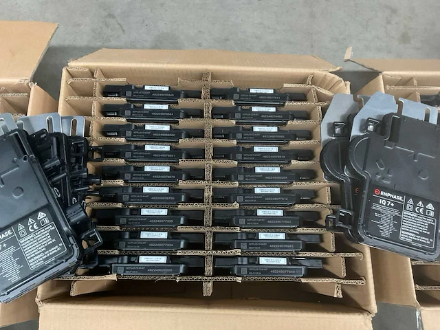 Enphase iq7plus-72-2-int micro omvormer (23x) - afbeelding 4 van  4