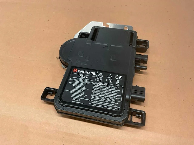 Enphase iq8plus-72-m-int micro omvormer (22x) - afbeelding 1 van  4
