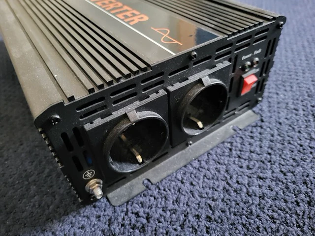 Enrise 12v-230v zuivere sinus omvormer - 1000w/2000w, enrise, zuivere sinus omvormer - 1000w/2000w, zwart - afbeelding 2 van  4