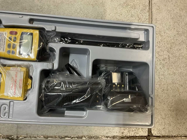 Entel ht649 gmdss marine radio (2x) - afbeelding 4 van  7