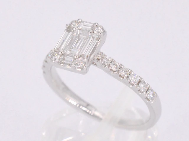 Entourage ring met baguette en briljant geslepen diamanten - afbeelding 7 van  12