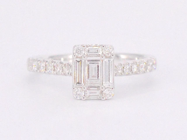 Entourage ring met baguette en briljant geslepen diamanten - afbeelding 9 van  12