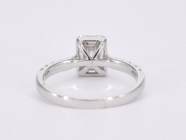 Entourage ring met baguette en briljant geslepen diamanten - afbeelding 10 van  12