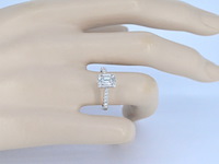 Entourage ring met baguette en briljant geslepen diamanten - afbeelding 6 van  12