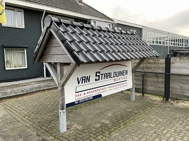 Entree bord met zadeldak - afbeelding 2 van  9