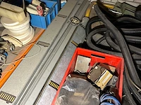 Entresol inhoud met diverse onderdelen, gereedschappen en accessoires - afbeelding 6 van  19