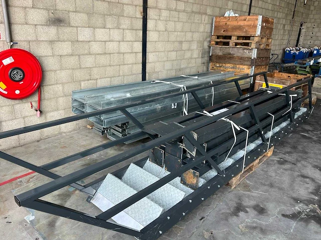 Entresol / verdiepingsvloer 20x4m - afbeelding 2 van  10