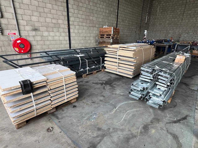 Entresol / verdiepingsvloer 20x4m - afbeelding 1 van  10