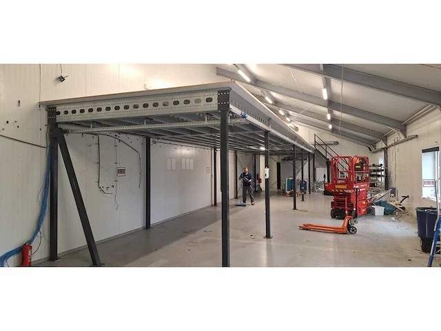 Entresol / verdiepingsvloer 20x4m - afbeelding 3 van  10