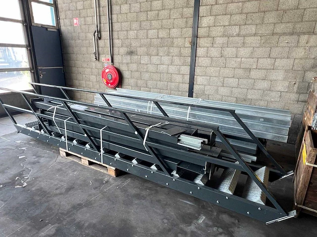 Entresol / verdiepingsvloer 20x4m - afbeelding 9 van  10