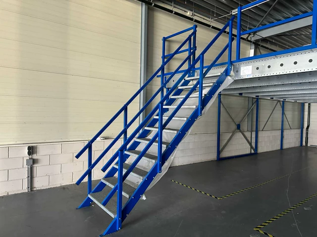 Entresol vloer (20x9,50 mtr) (190m2) - afbeelding 1 van  58