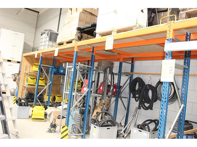 Entresolvloer bestaande uit 13 staander met afmeting 60 x 250cm, 22 liggers met lengte 250 cm, 10 verbindin... - afbeelding 3 van  4