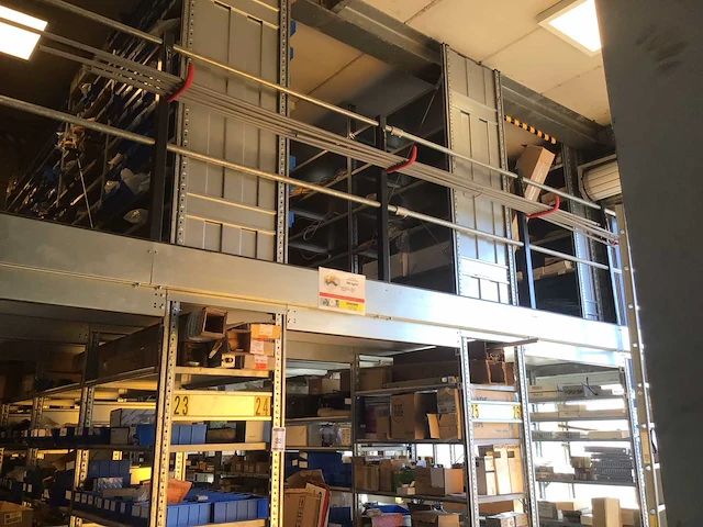 Entresolvloer met magazijnstelling - afbeelding 7 van  12