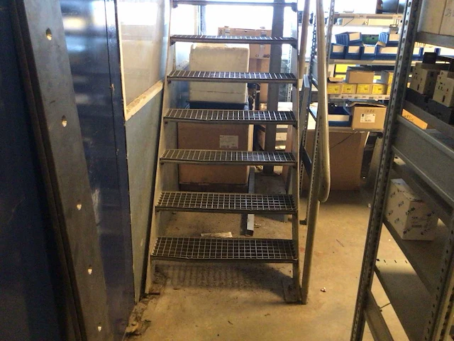 Entresolvloer met magazijnstelling - afbeelding 10 van  12