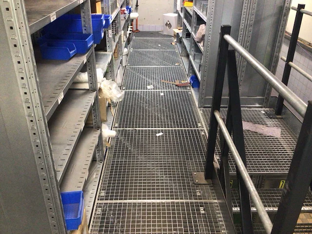 Entresolvloer met magazijnstellingen - afbeelding 2 van  13