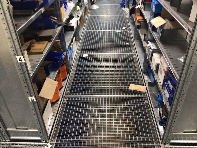 Entresolvloer met magazijnstellingen - afbeelding 4 van  13