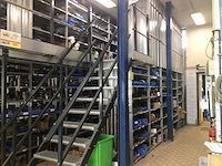 Entresolvloer met magazijnstellingen - afbeelding 1 van  13