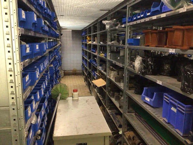 Entresolvloer met magazijnstellingen - afbeelding 8 van  13